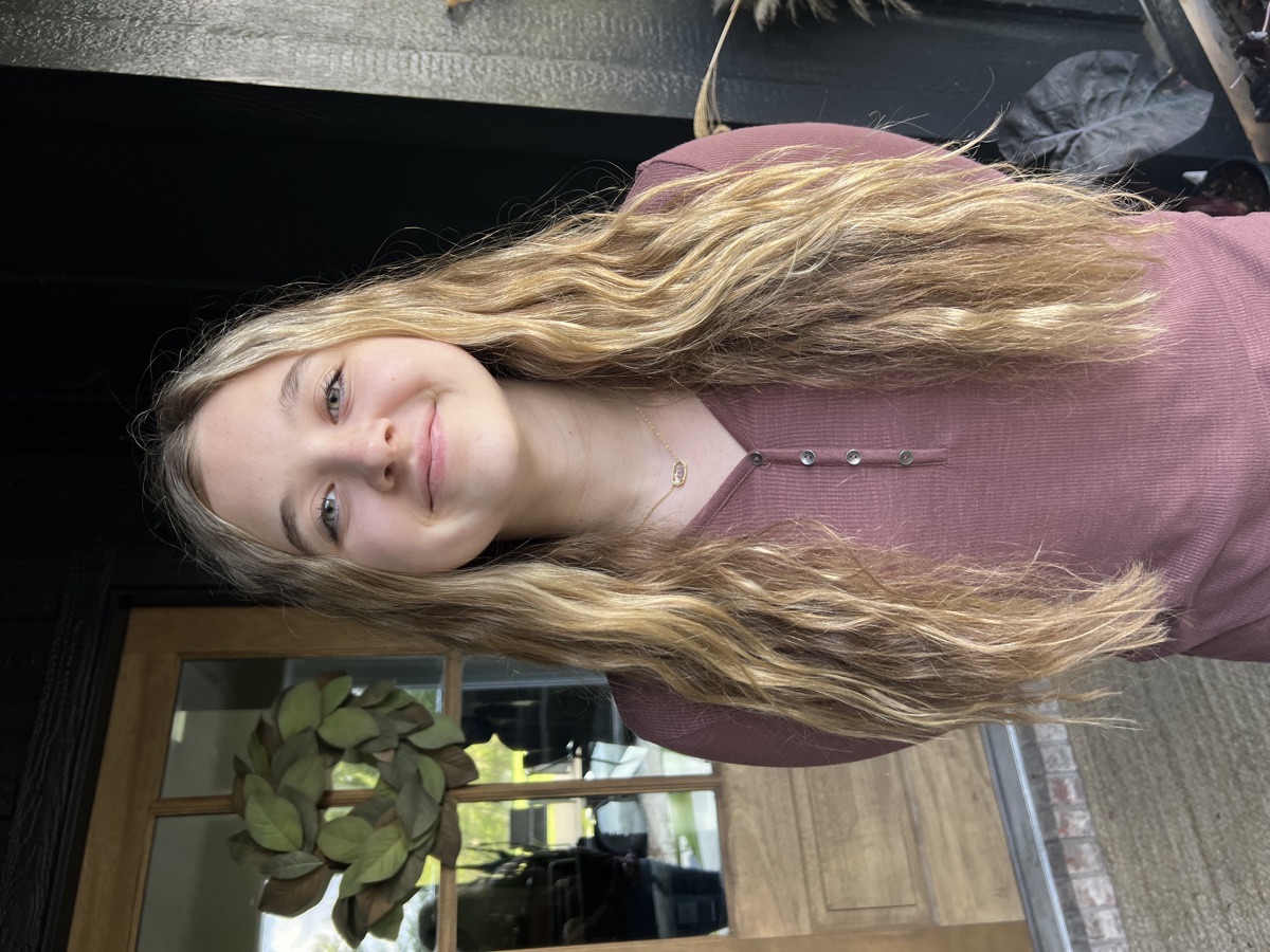 Halle — Office Assistant / Social Media